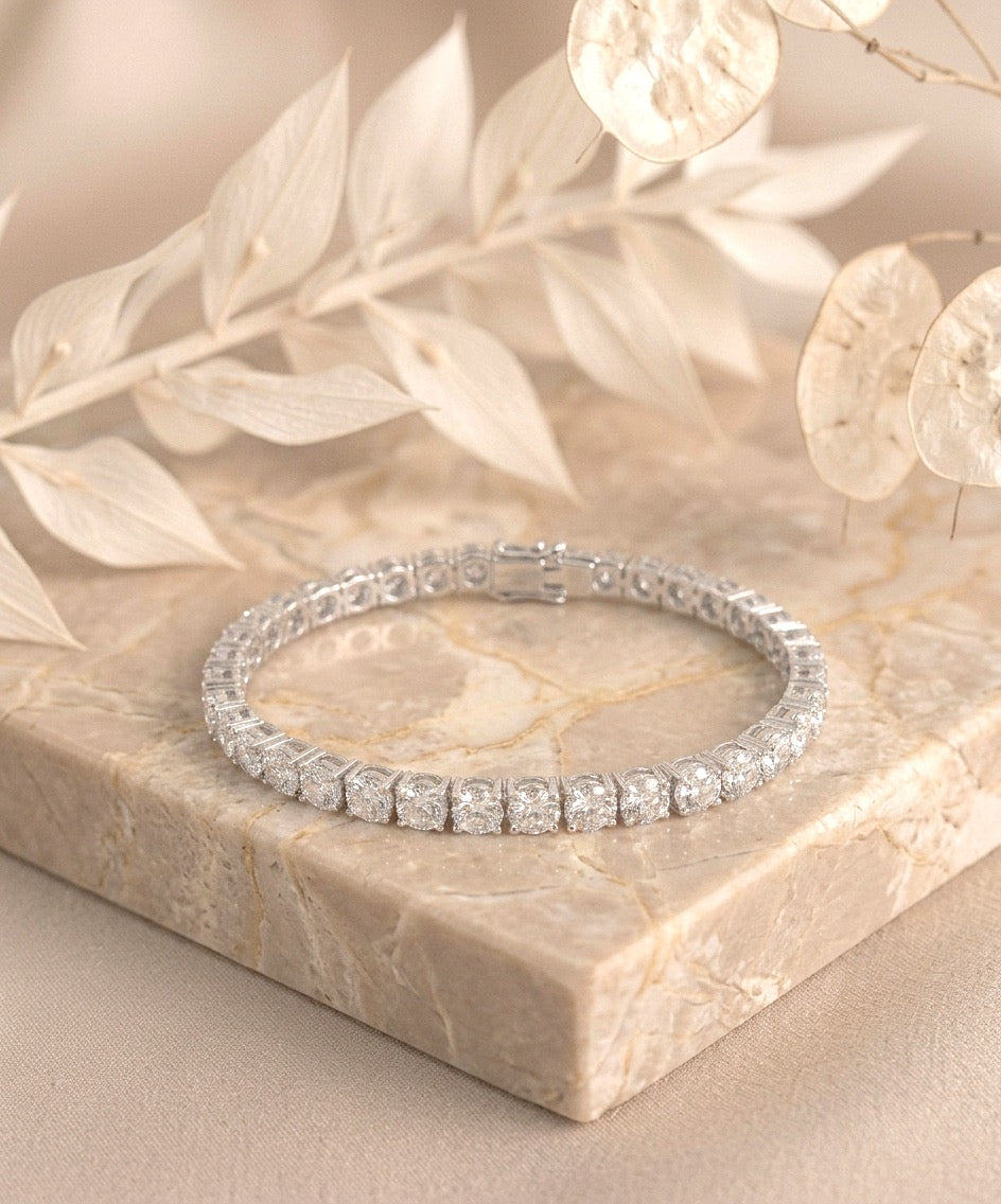 Round Shape White Gold Tennis Bracelet (0.15cts/ pcs)